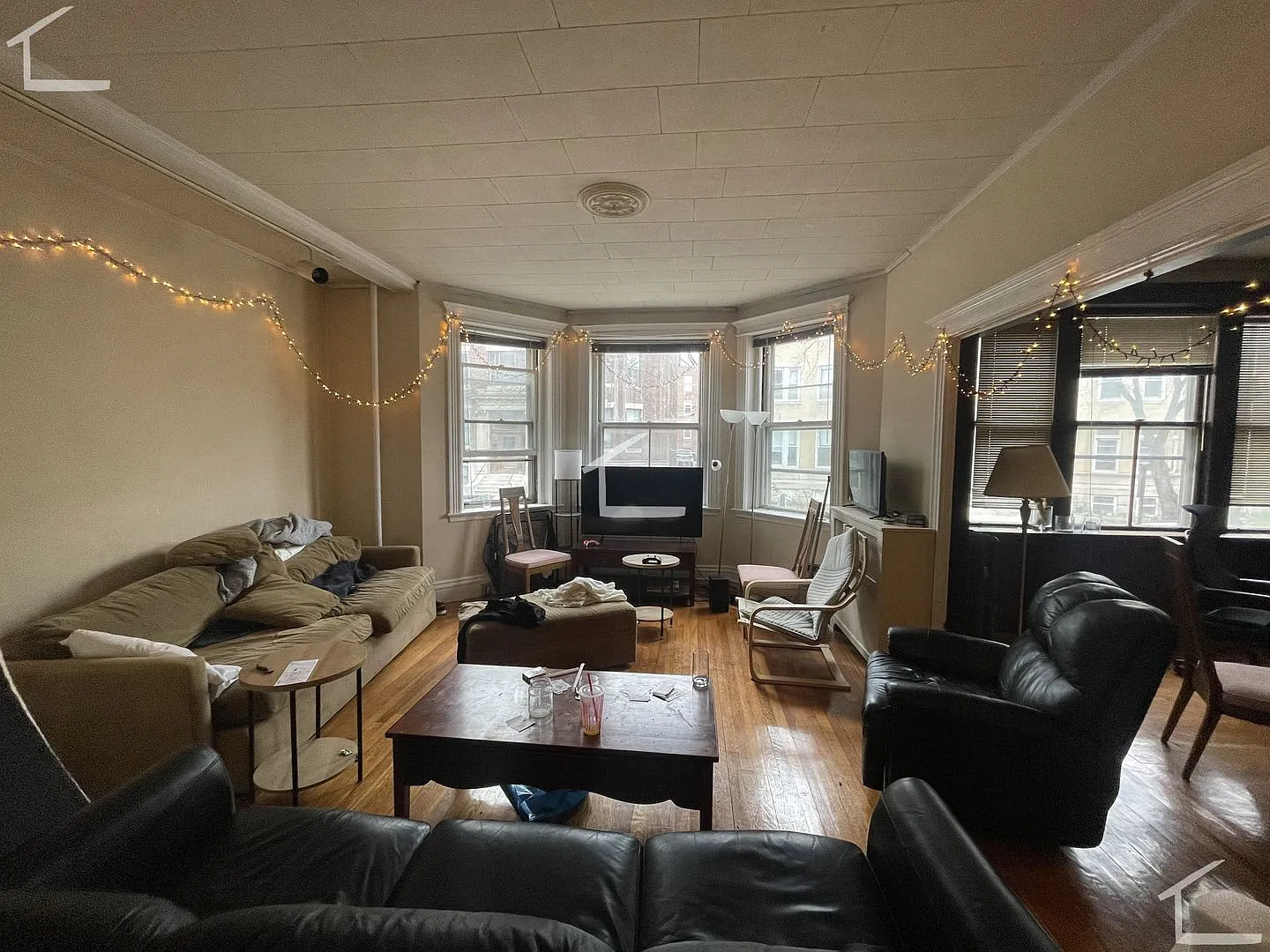 Charming 4-Bedroom -No Broker Fee — Photo 2