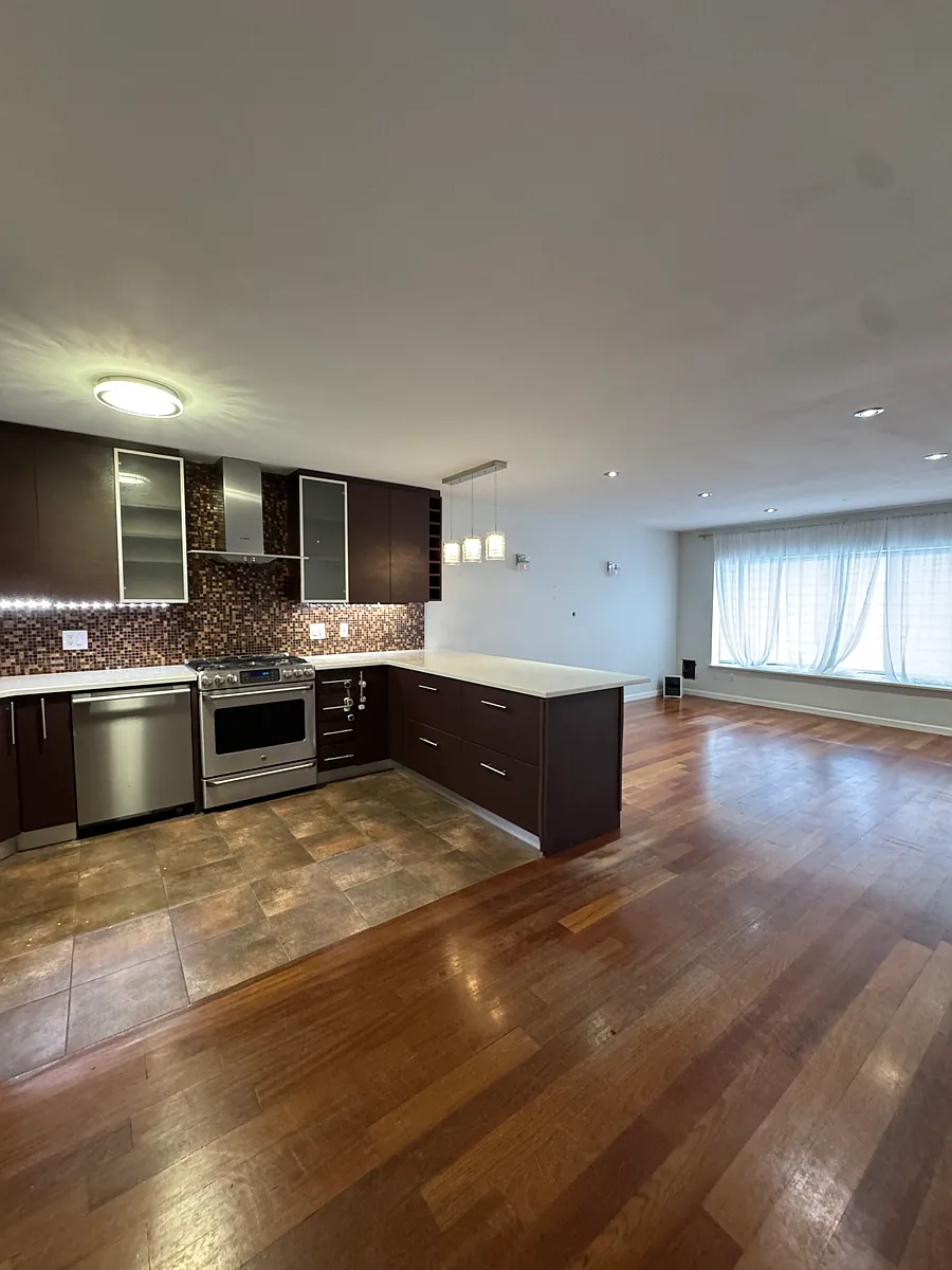 Building Photo - 2824 E 27th St #1