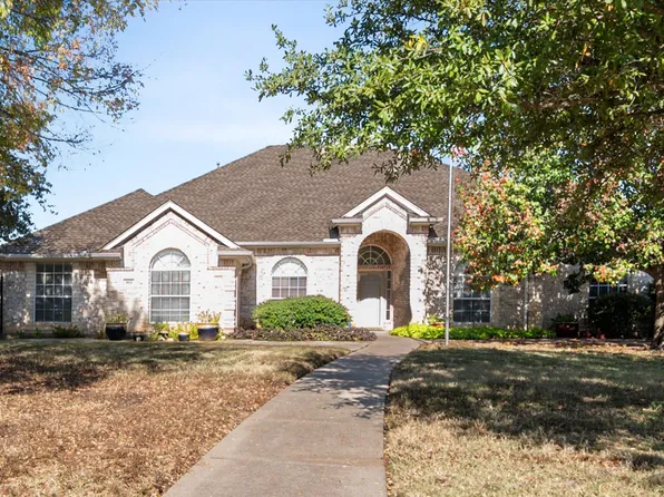 913 Shady Vale Dr, Kennedale, TX 76060