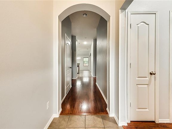 5th image of 940 Furlong Dr