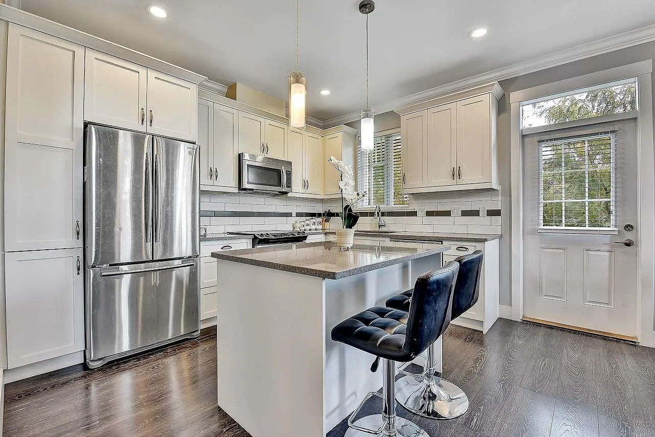 3 bed, 1976 sqft, $3,500 — Photo 4