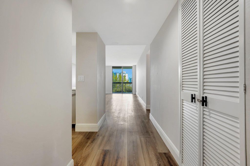 2900 NE 14th Street Causeway #602, photo 4