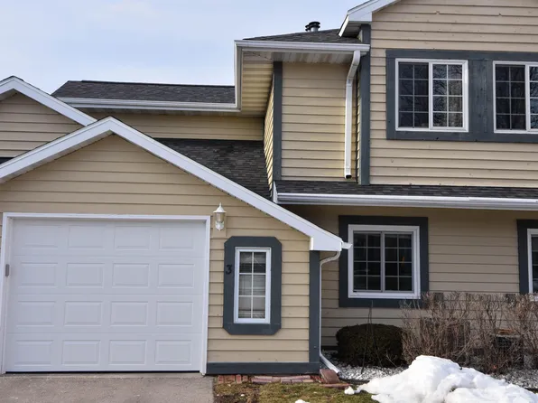 W240N2520 E Parkway Meadow Cir, Pewaukee, WI 53072