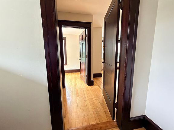 4th image of 4 Glade St #2