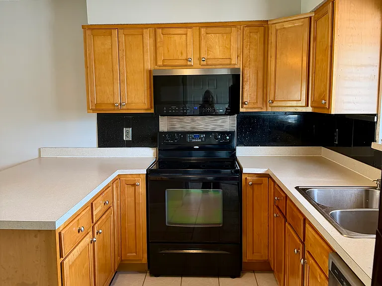 248 Oxford Ct — Photo 5