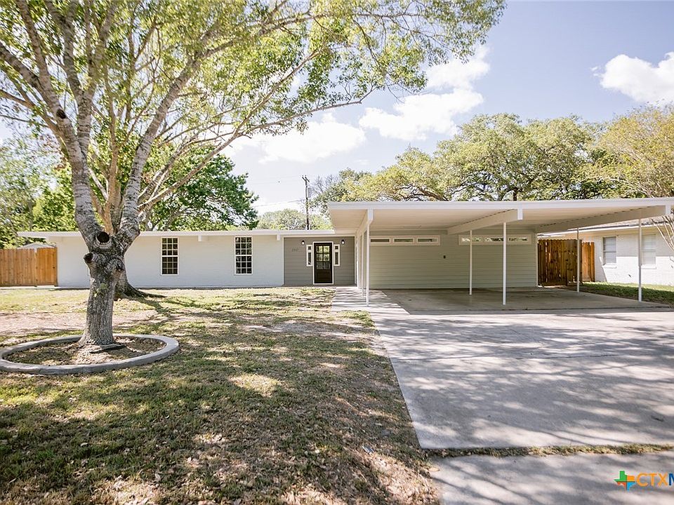 1st image of 2807 Bluebonnet St