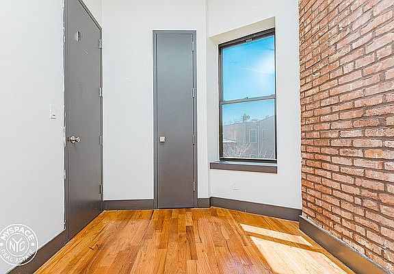 4th image of 551 Kosciuszko St #3L