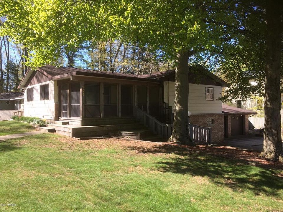 1st image of 905 W Michigan St