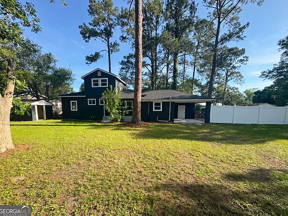5th image of 601 Community Dr