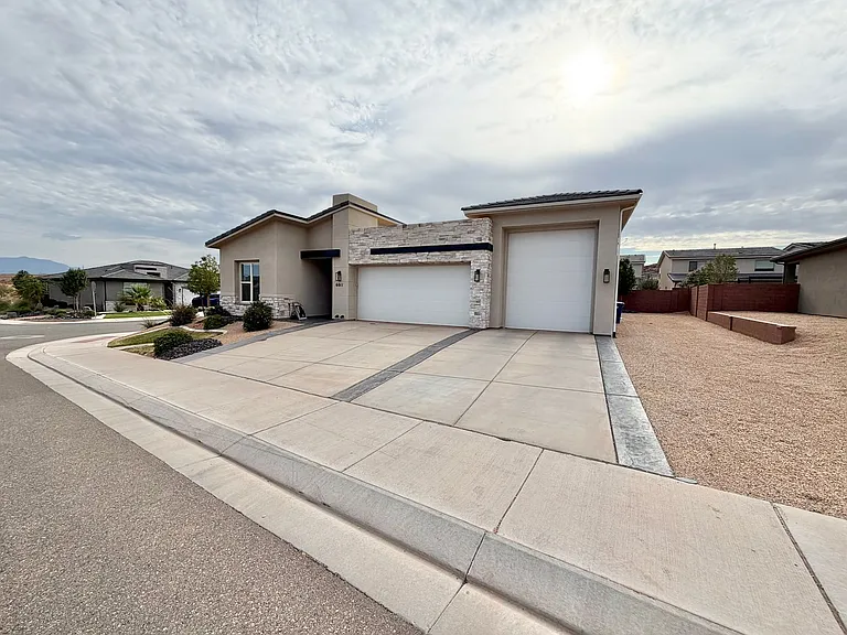 6011 S Bunda Way — Photo 2