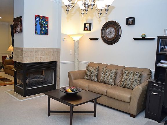 Sitting Area/ Formal Dining