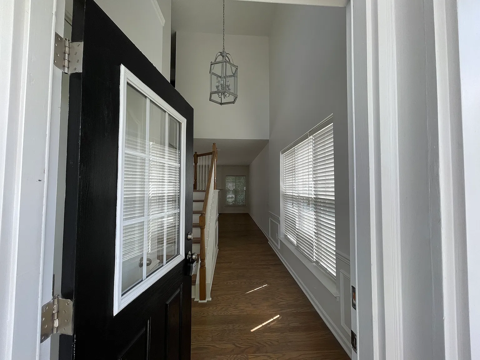 3 bed, 2.5 bath, 1836 sqft, $2,299 — Photo 3