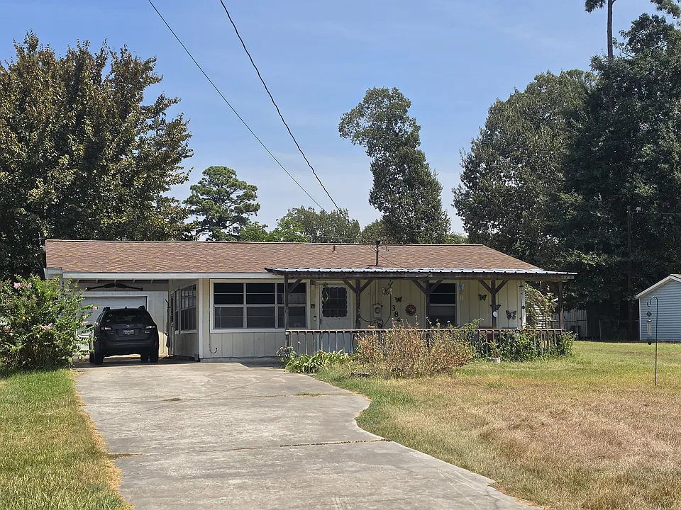 384 Lakeview Dr