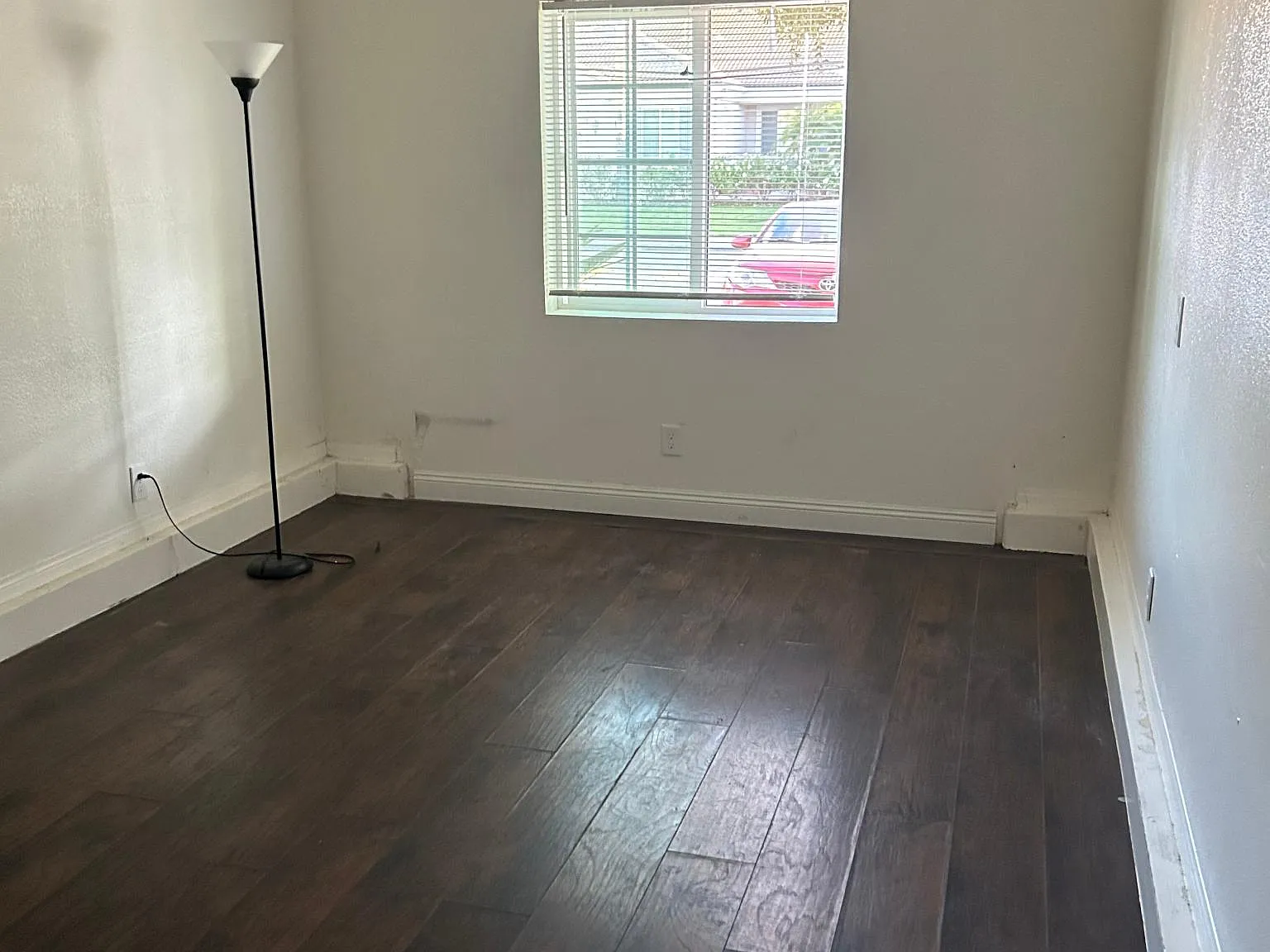 5 bed, 4300 sqft, $1,199 — Photo 4