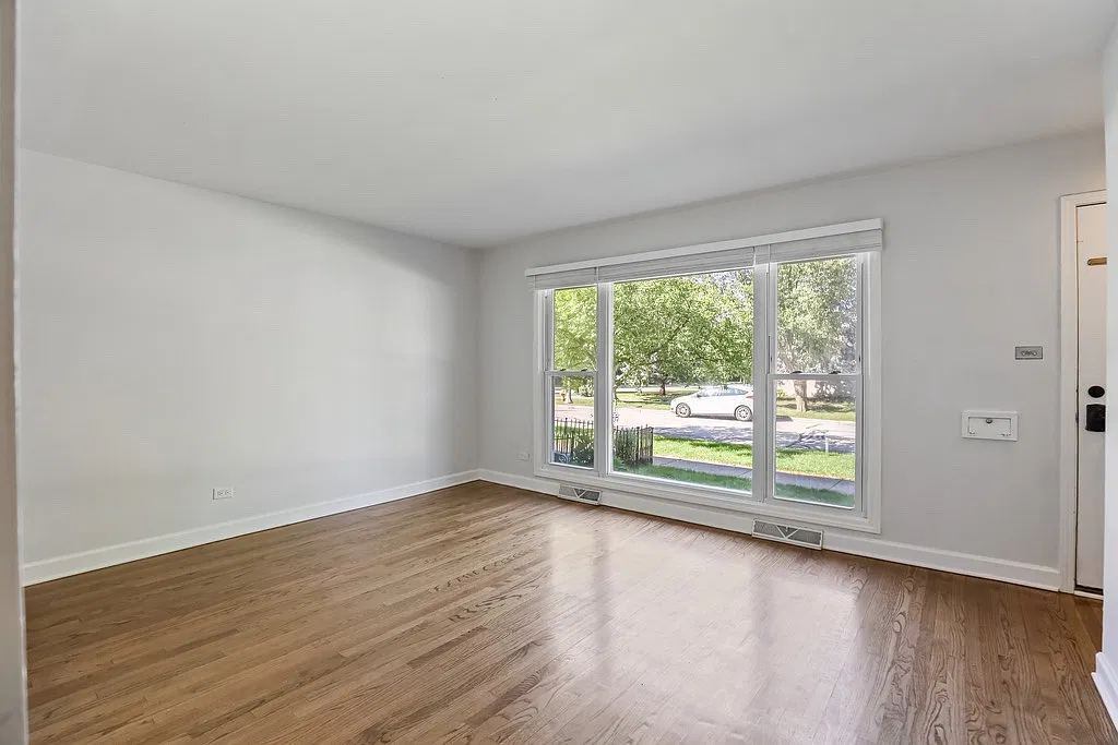 4 bed, 2.5 bath, 1340 sqft, $3,200 — Photo 4