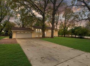 1616 S Forest Rd, Cedar Falls, IA 50613