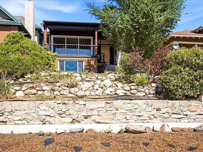 3 bed, 1.0 bath, 1453 sqft, $2,295 — Photo 3