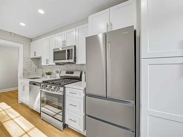 543 Centre St #6 — Photo 5