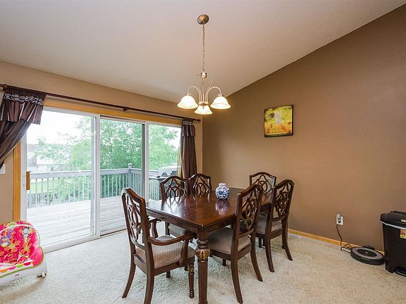5th image of 1070 Fairview Ln