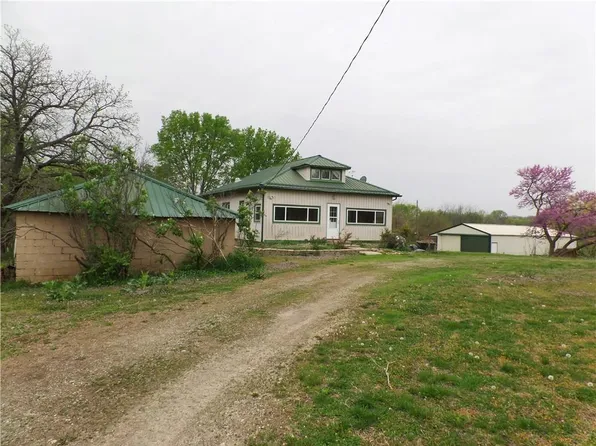 18775 Santa Fe Trl, Leavenworth, KS 66048