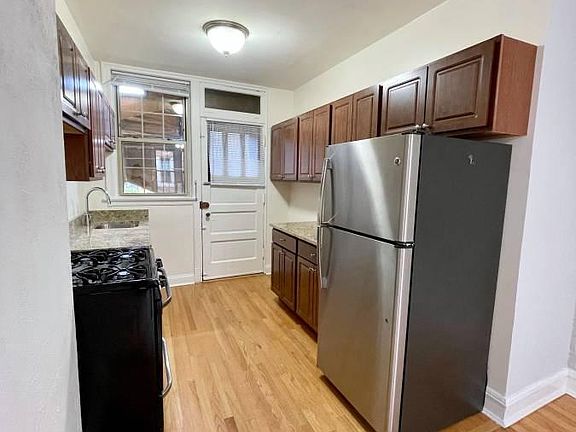 3rd image of 7190-7008 Lakewood Dr