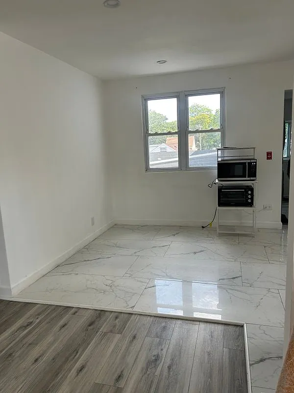 4 bed, 1.0 bath, 1300 sqft, $3,100 — Photo 2