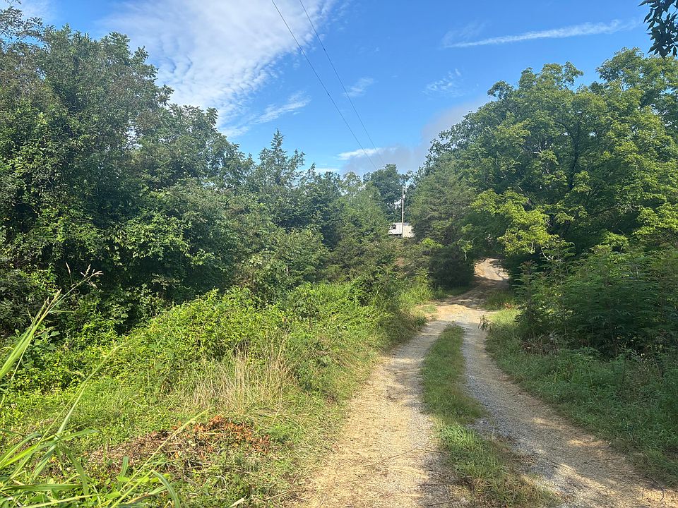 2nd image of 2854 Mountain Rd