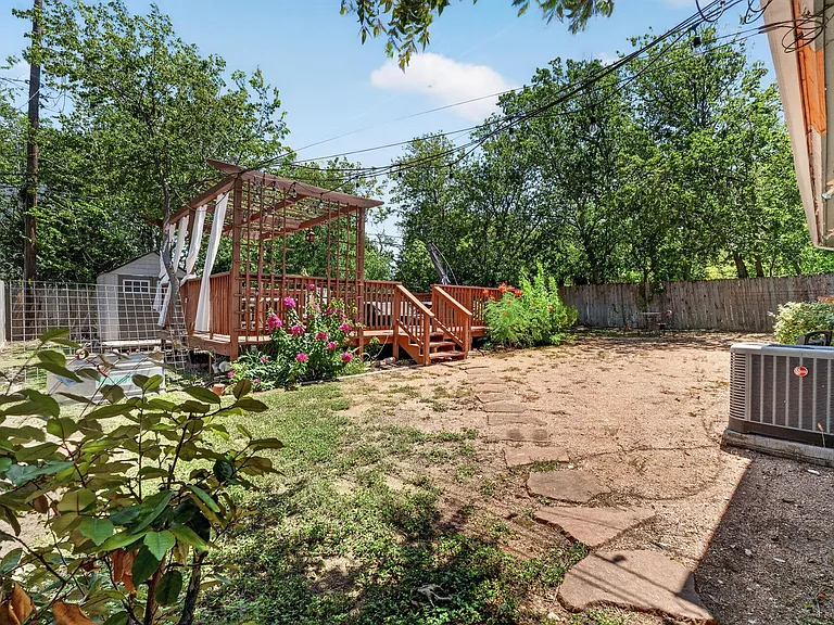 200 E Skyview Rd — Photo 27