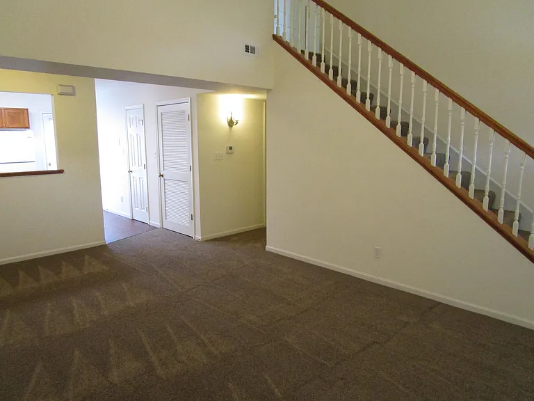 1725 Louise Cir — Photo 3