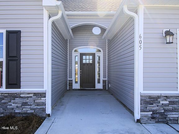 2nd image of 605 Retreat Court