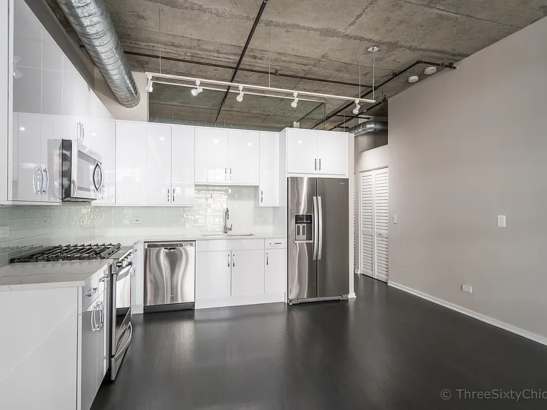 1000 W Adams St — Photo 3