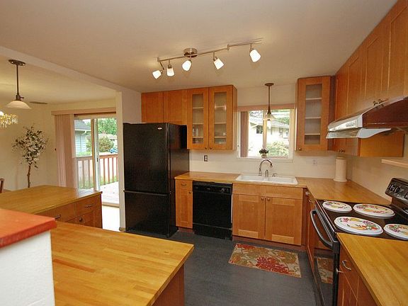 3rd image of 19547 23rd Ave NE