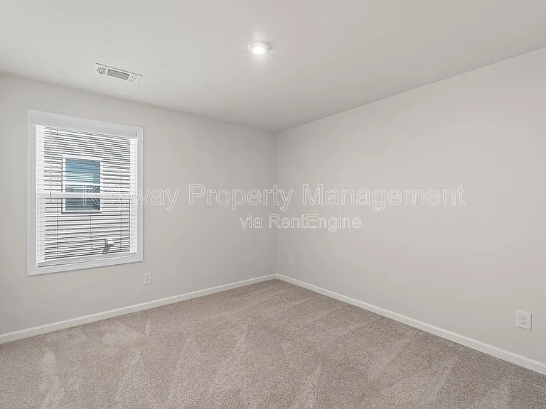 651 Manitou Cir — Photo 22