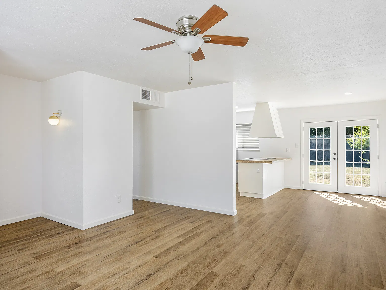 2 bed, 1000 sqft, $1,800 — Photo 3