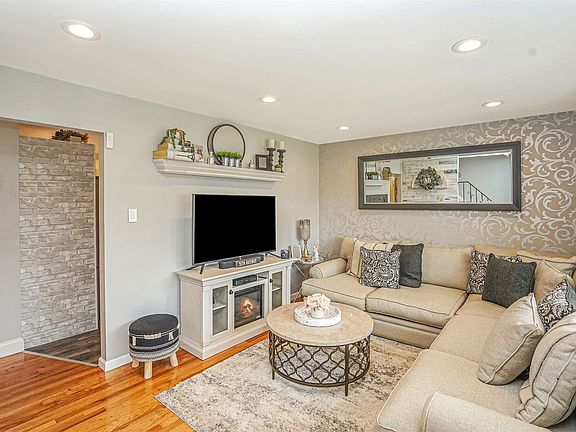 5th image of 34 Katherine Pl