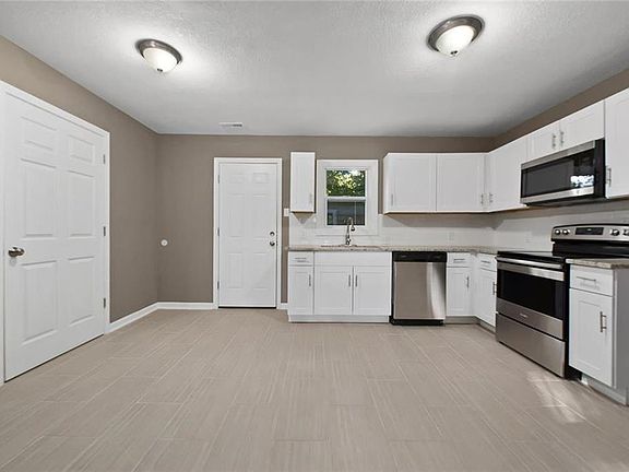 4th image of 6620 Oxford Ave