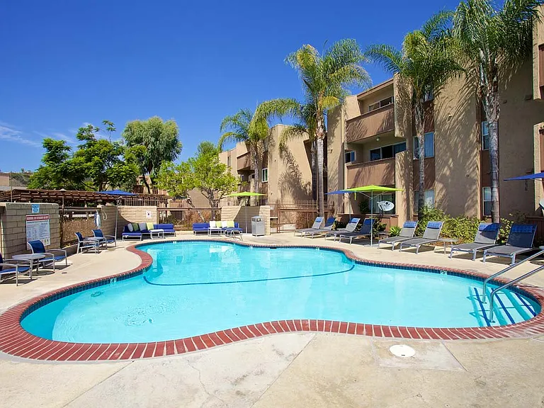 Pacific Bay Club Apartments — Photo 1