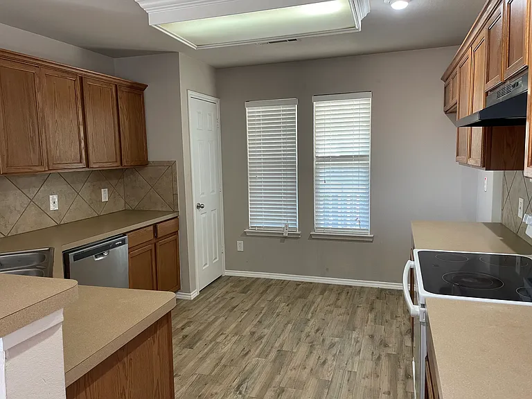 7137 Wind Row Dr — Photo 6
