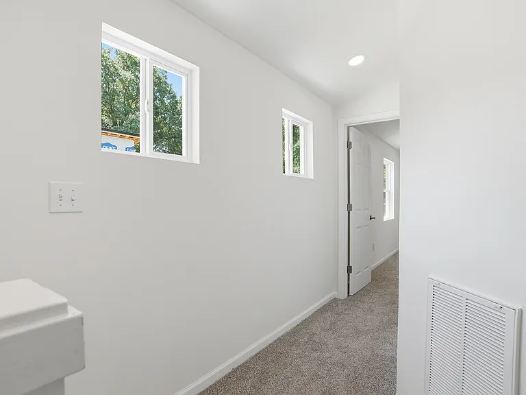 516 Singletary St SE — Photo 43