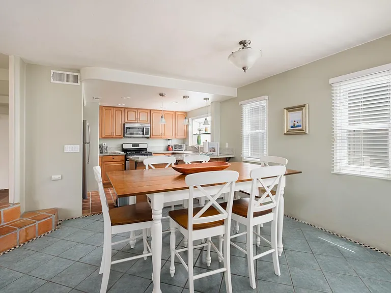 732 Jersey Ct — Photo 6