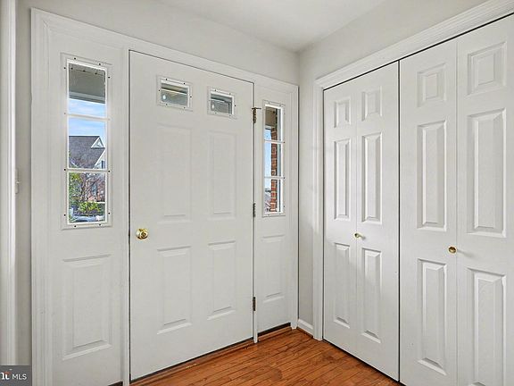 4th image of 476 Hillside Dr