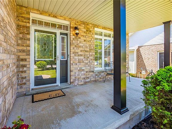 4th image of 72 Beardmore Cres