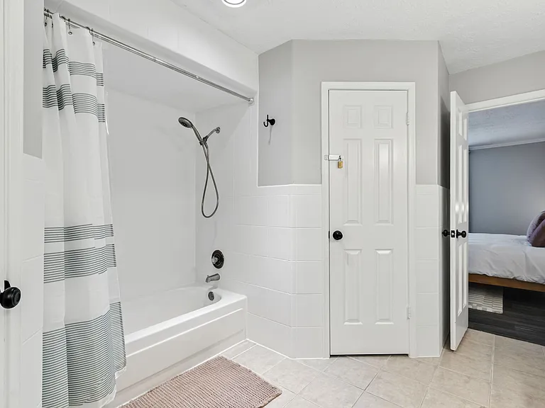 17403 Spicewood Springs Ln — Photo 24