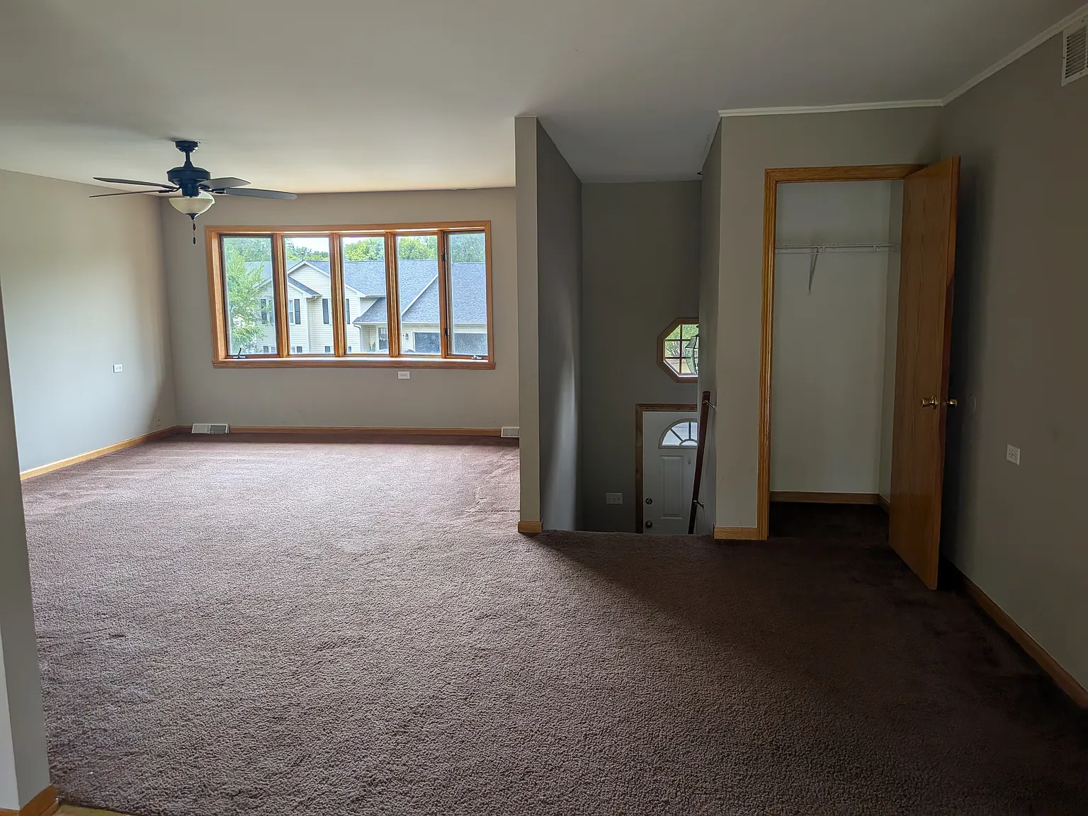 4 bed, 2640 sqft, $1,975 — Photo 2