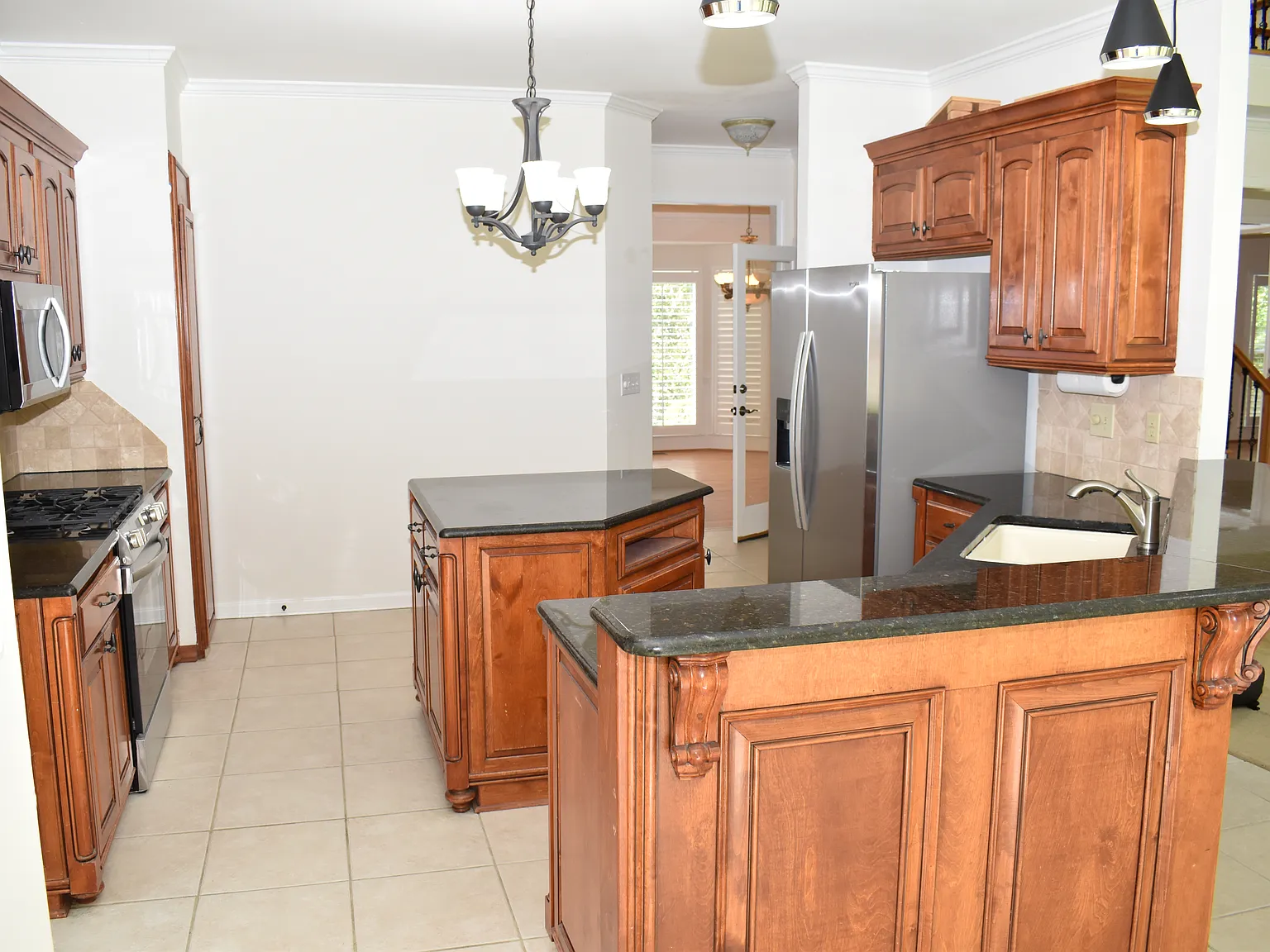 5 bed, 4100 sqft, $3,400 — Photo 3