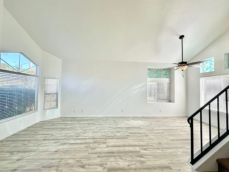 266 Royal Glen Dr — Photo 8