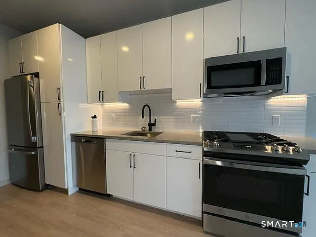 1 bed, 1.0 bath, 550 sqft, $2,234 — Photo 2