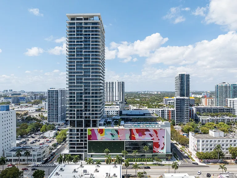 Edgewater's Premier Luxury Rental Feat. Whole Foods Market & Miami's Largest Collection of Amenities