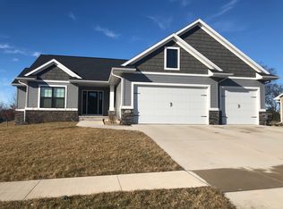 701 Majestic Oak Rdg, Solon, IA 52333