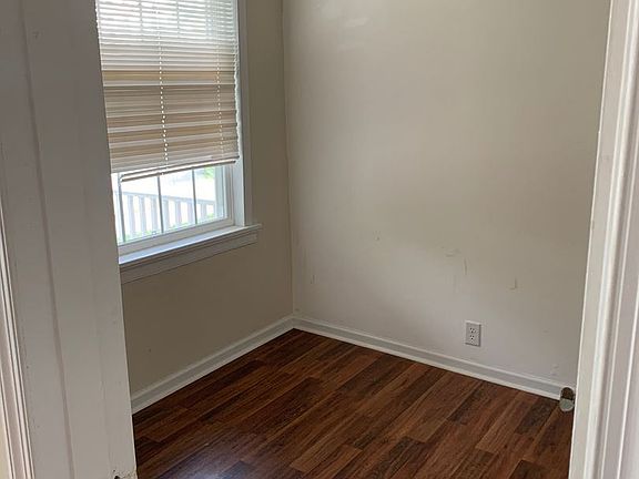 2nd image of 3309-3311 Cutshaw Ave #3311-B